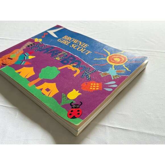 Vintage Brownie Girl Scout Handbook 1993 Paperback Book Guide - Picture 2 of 9